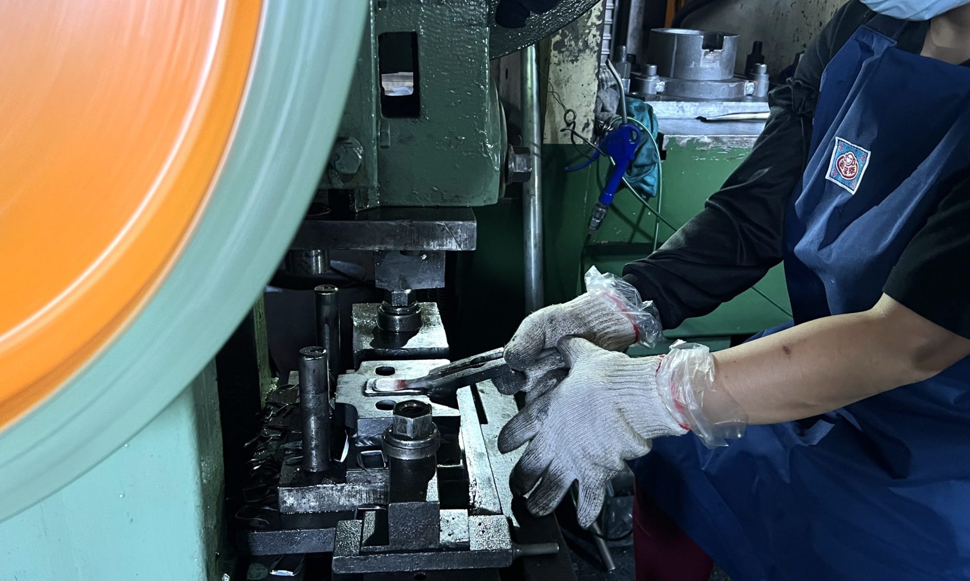 銓宥金屬-氣動鑿刀的鍛造工廠