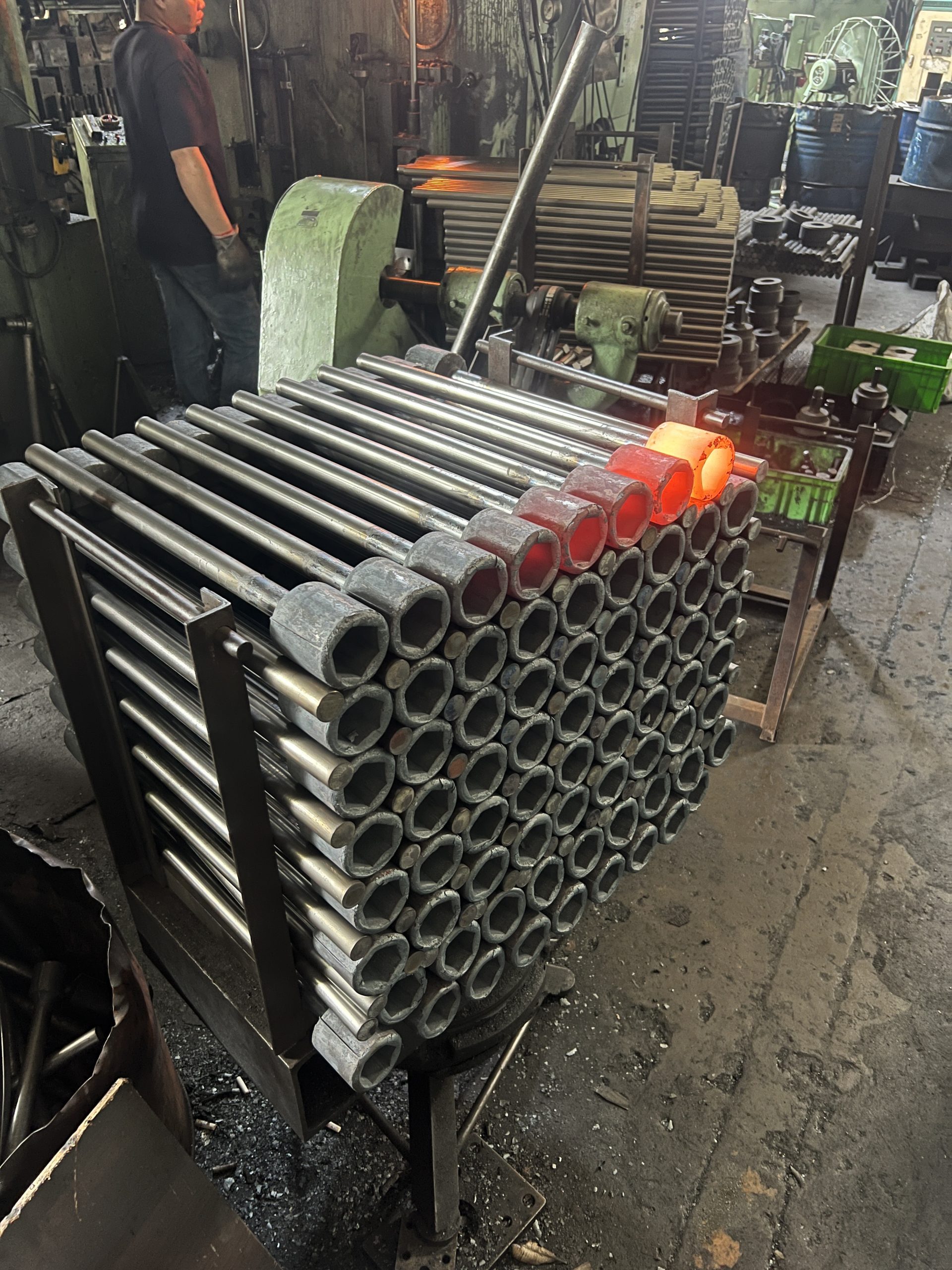 銓宥金屬-輪胎板手鍛造